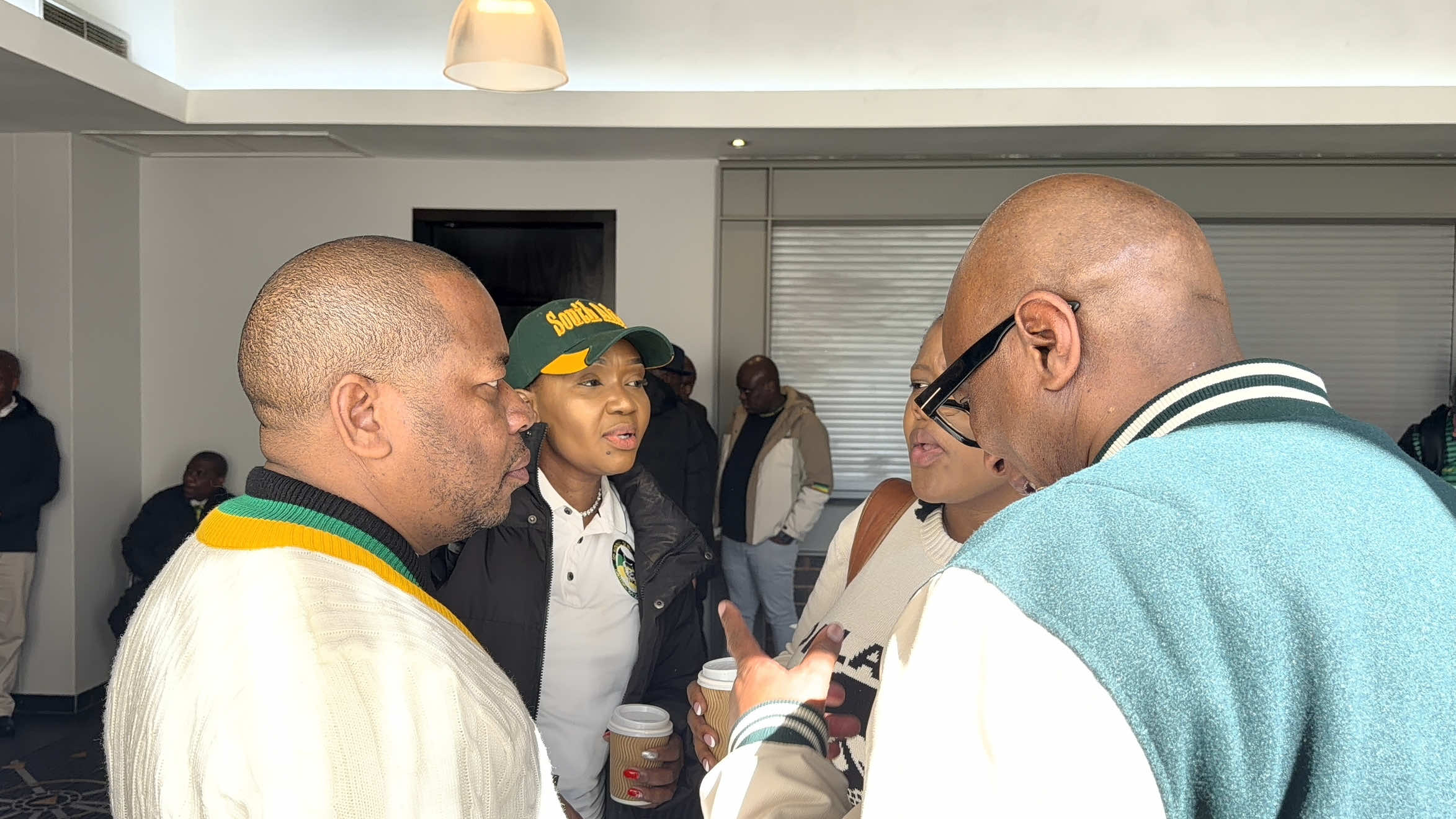 @Tandi_Mahambehlala