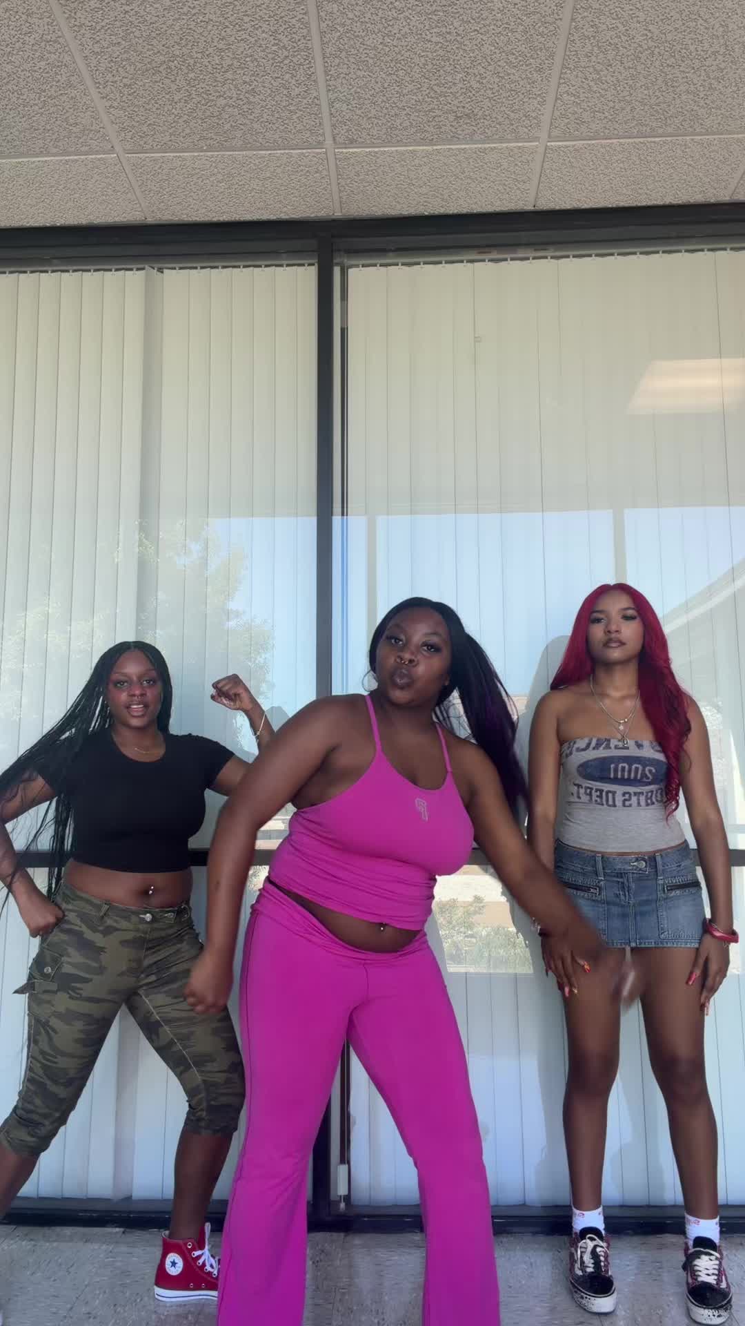 @houseoflaressia_