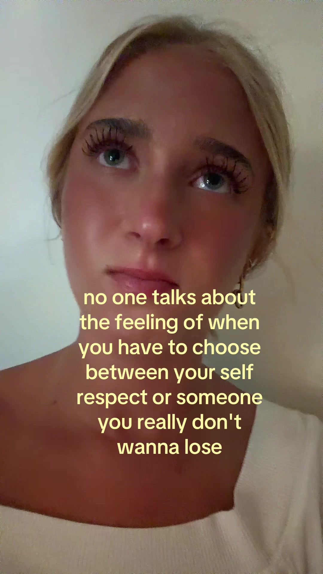 @theelliebarker
