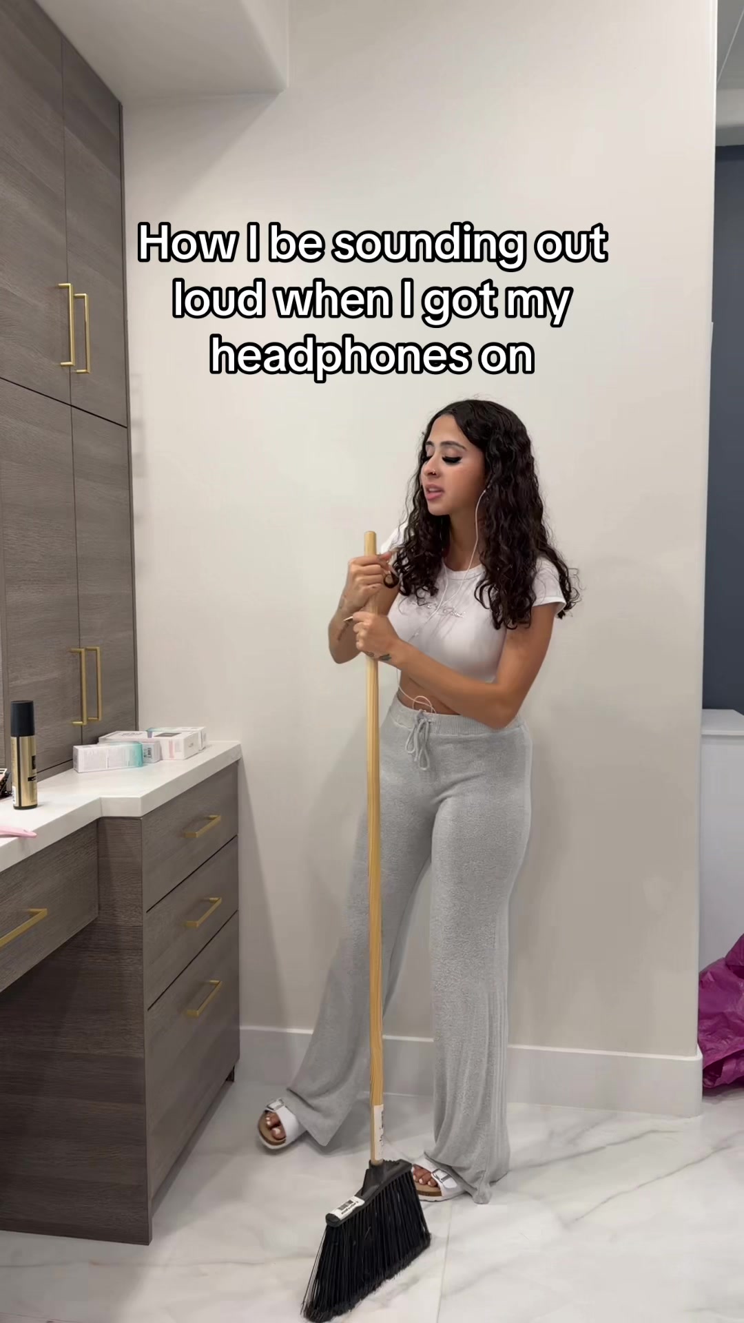 @𝒯𝒾𝓃𝒶