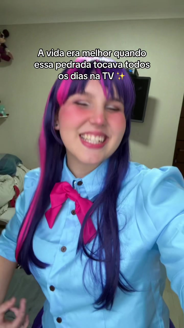 @theellacos