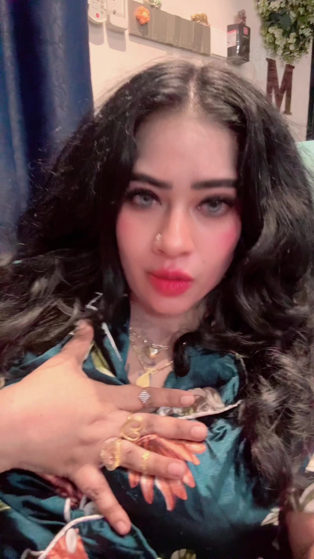 @RoseVeronica🇲🇾🇬🇧