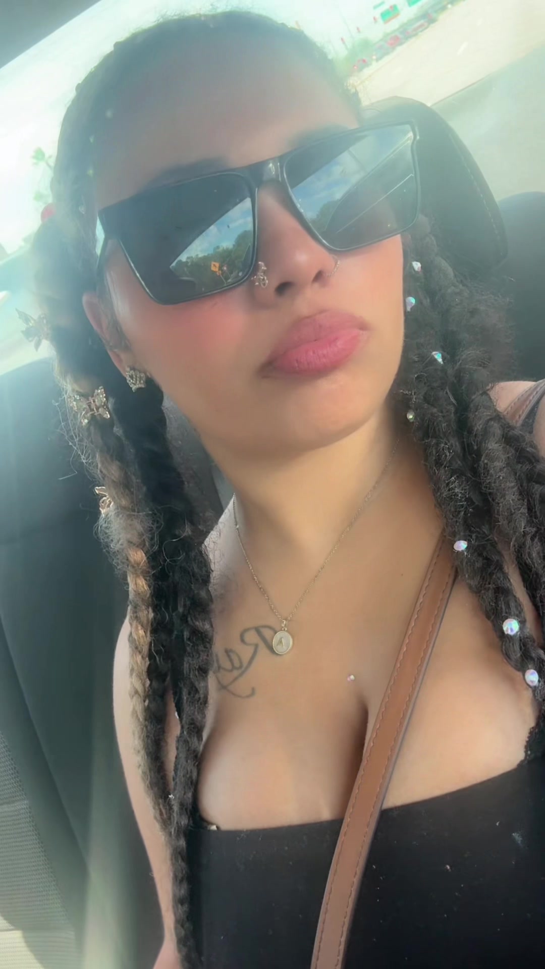 @linalittlecloser