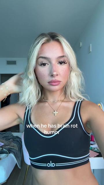 @emily rae โ