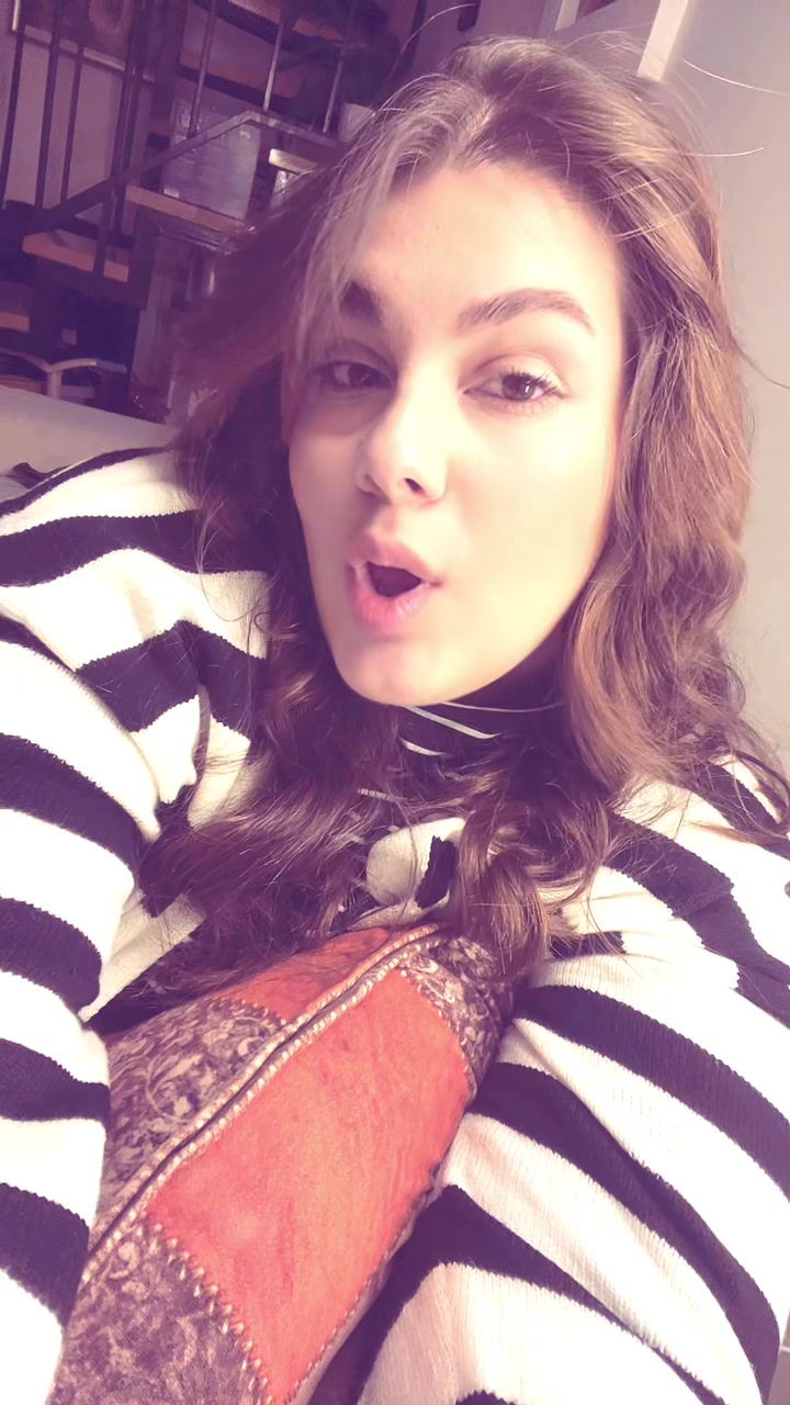 @Tzzomii