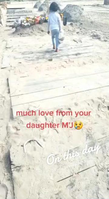@melmos47