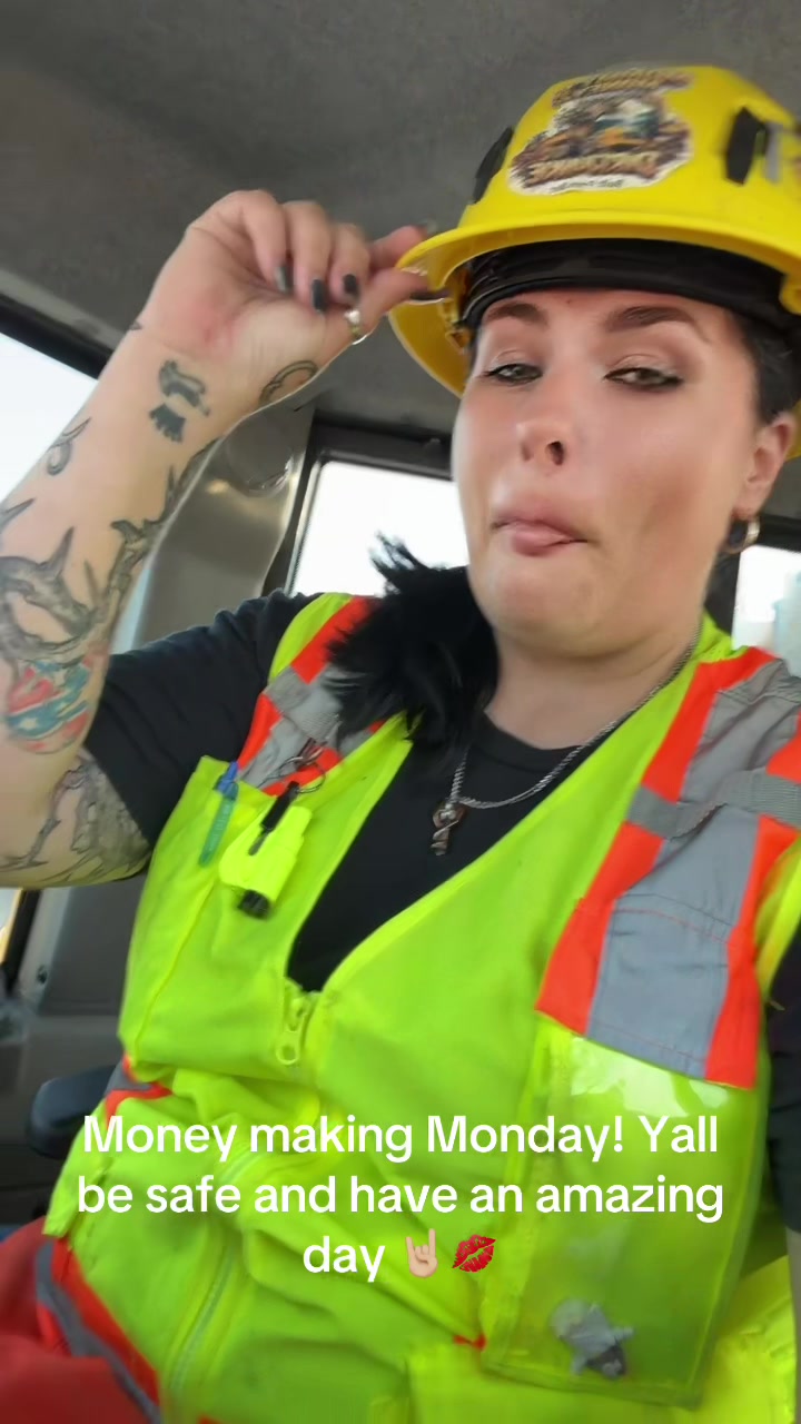 @BLUE_COLLAR_BADDIE22