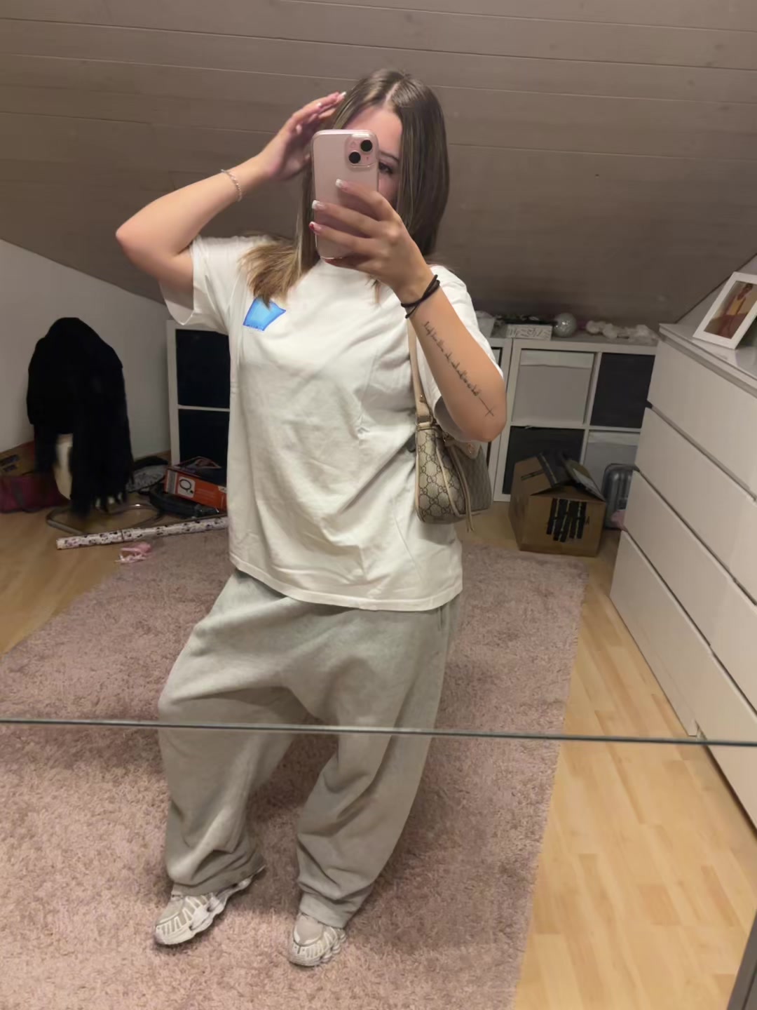 @ᶜʰⁱᵃʳᵃ