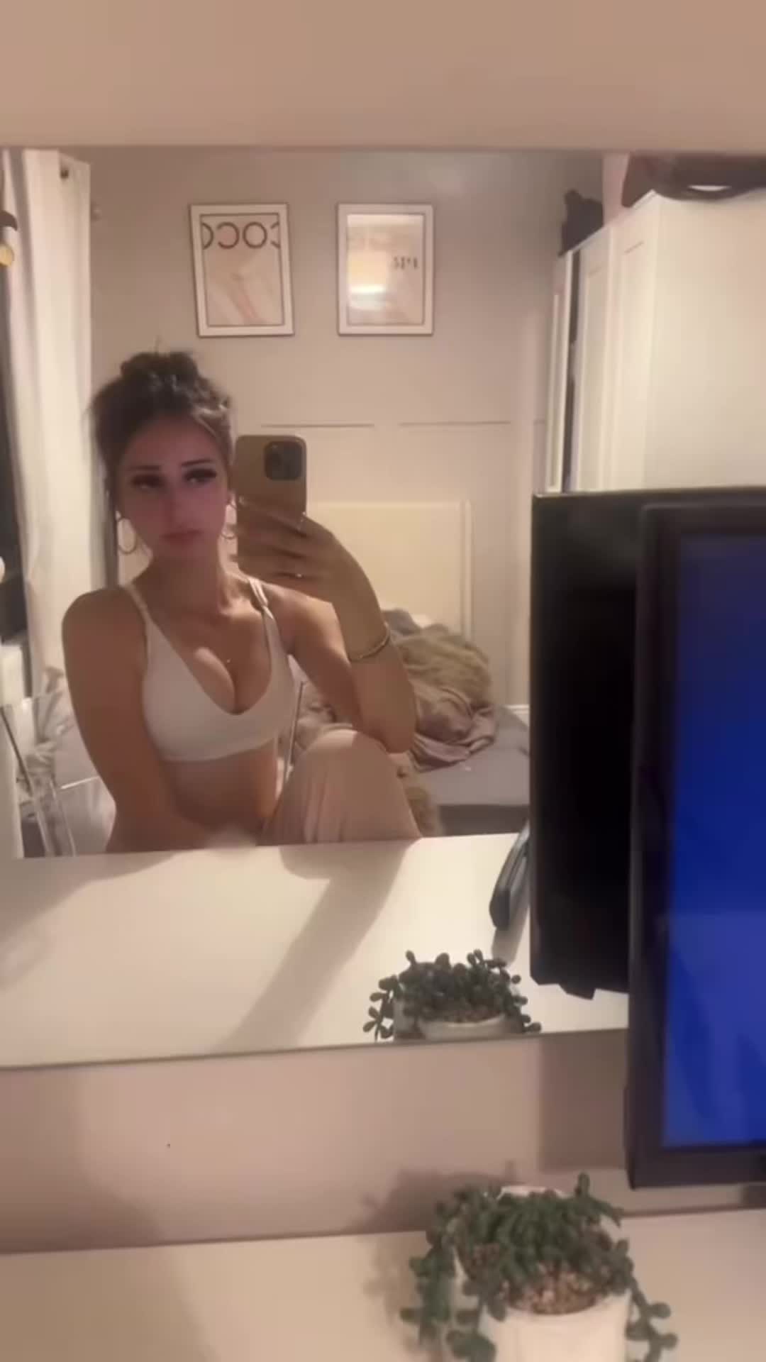 @𝒸𝑒𝓁𝒾𝒶𝓂𝒶𝑒