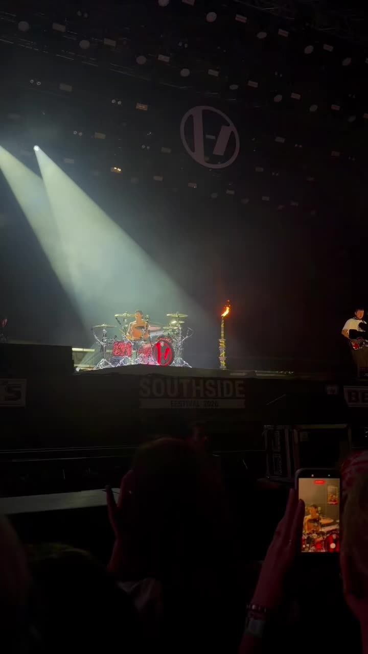 @goopstr |-/