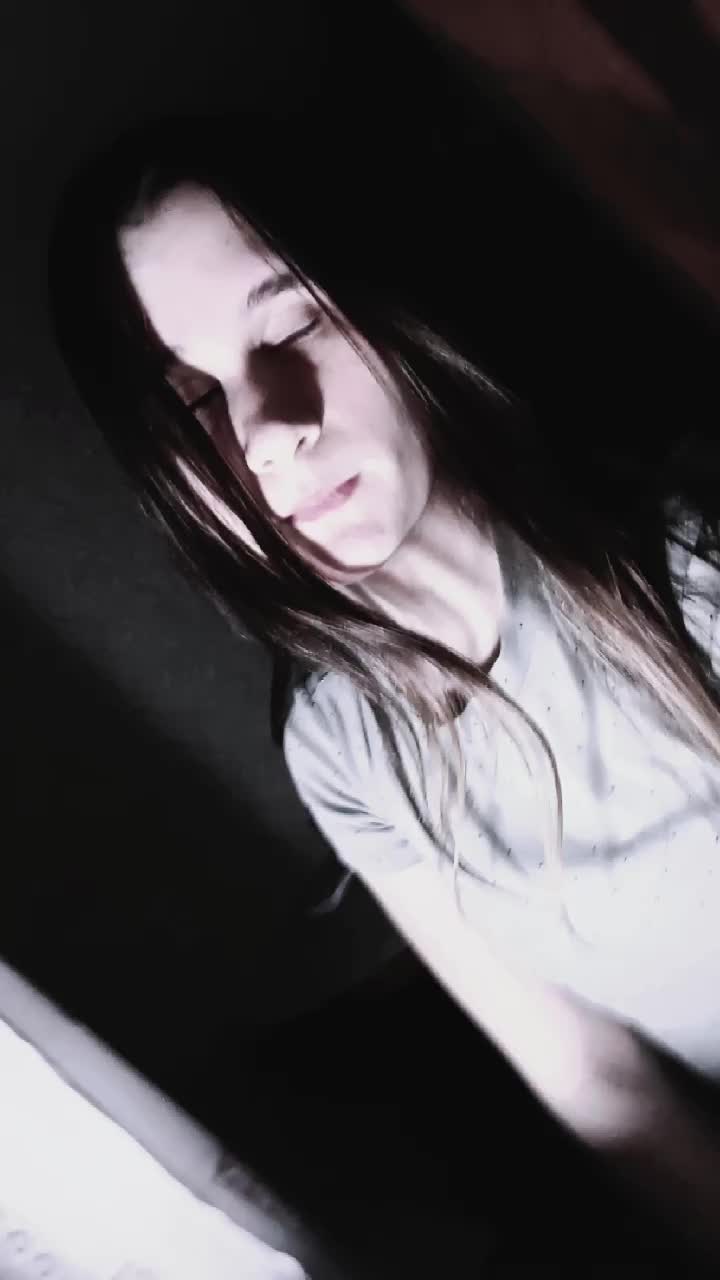 @elliskas20