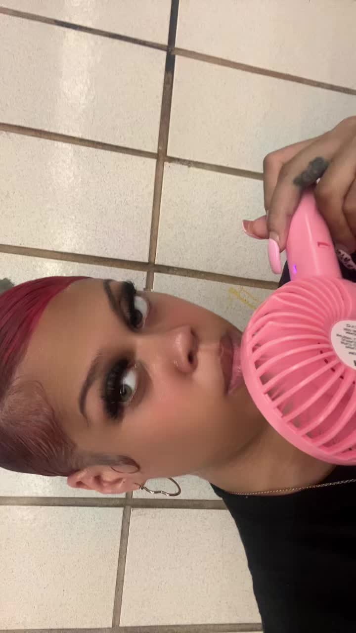 @whyshesopink