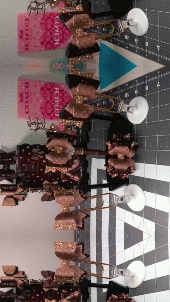 @Love's Bowtique