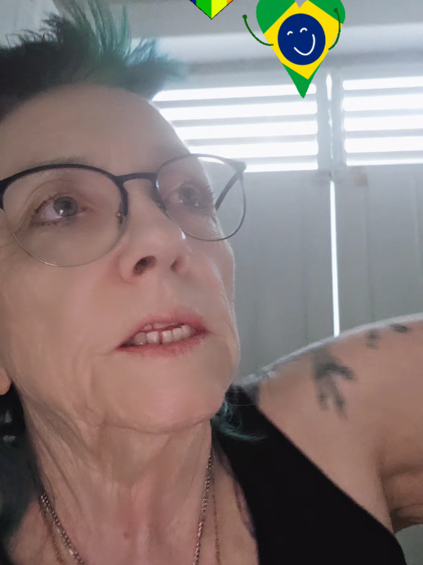 @callafelicityBrasil