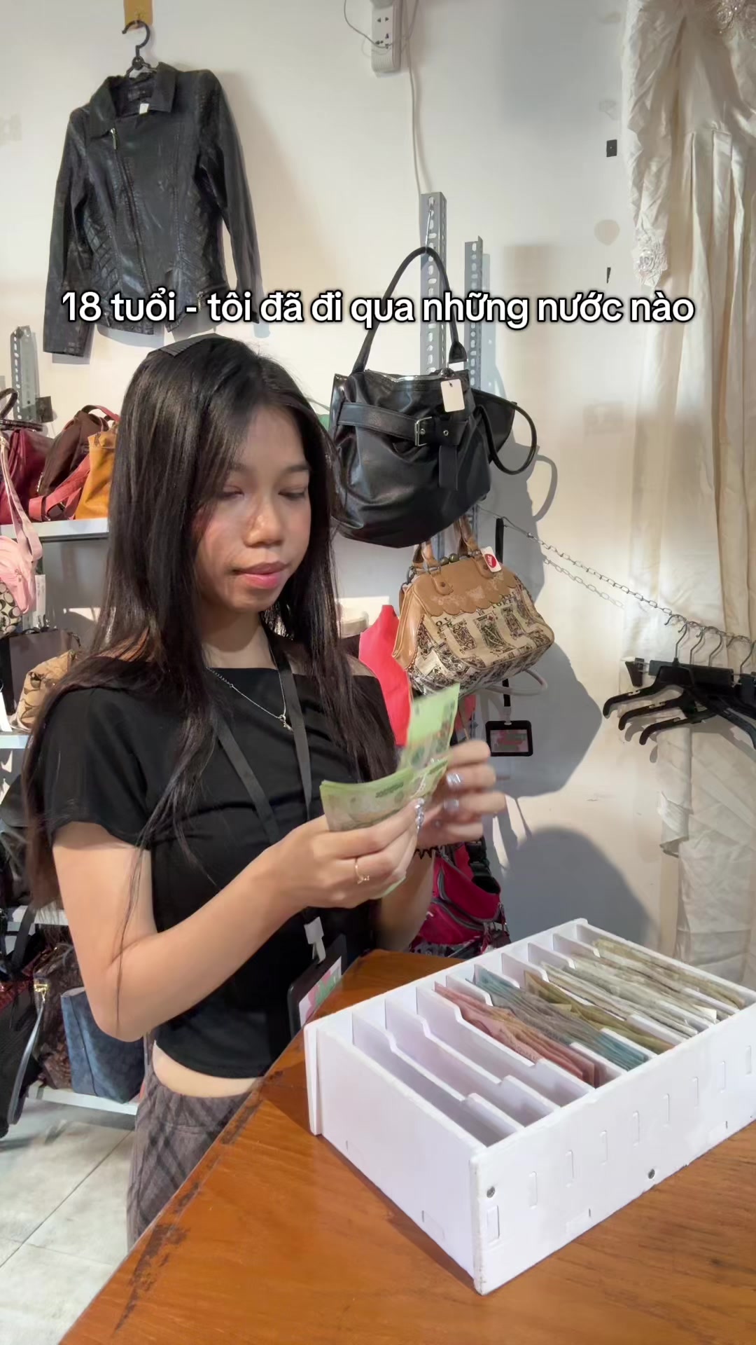 @Trái Phải Event Thrift & Local