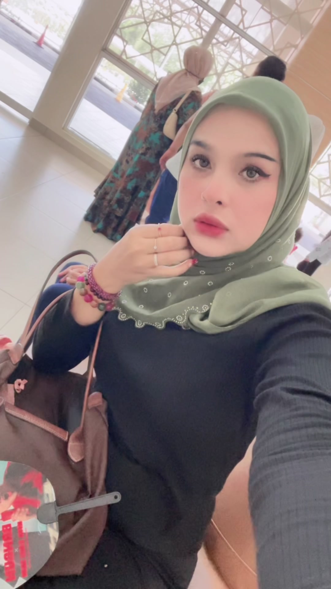 @Putri Urrassya Senrose 🌻🌻