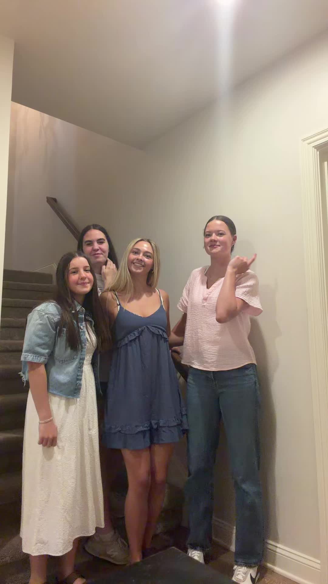 @bella