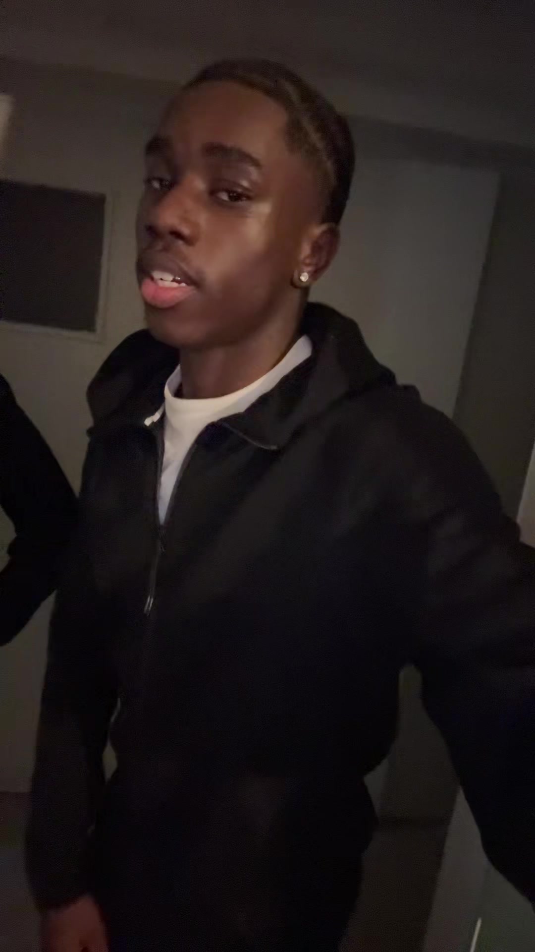 @𝐑𝟐 𝐱 𝐁𝟐