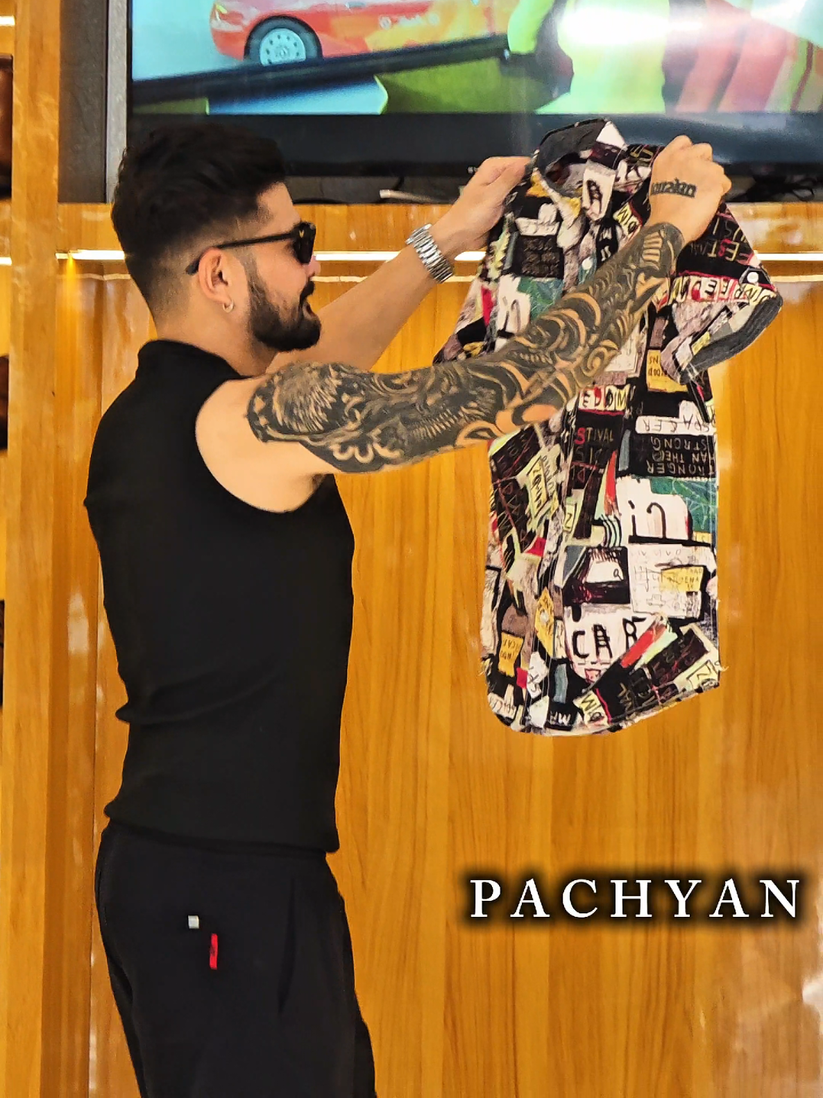 @पछ्याण wears
