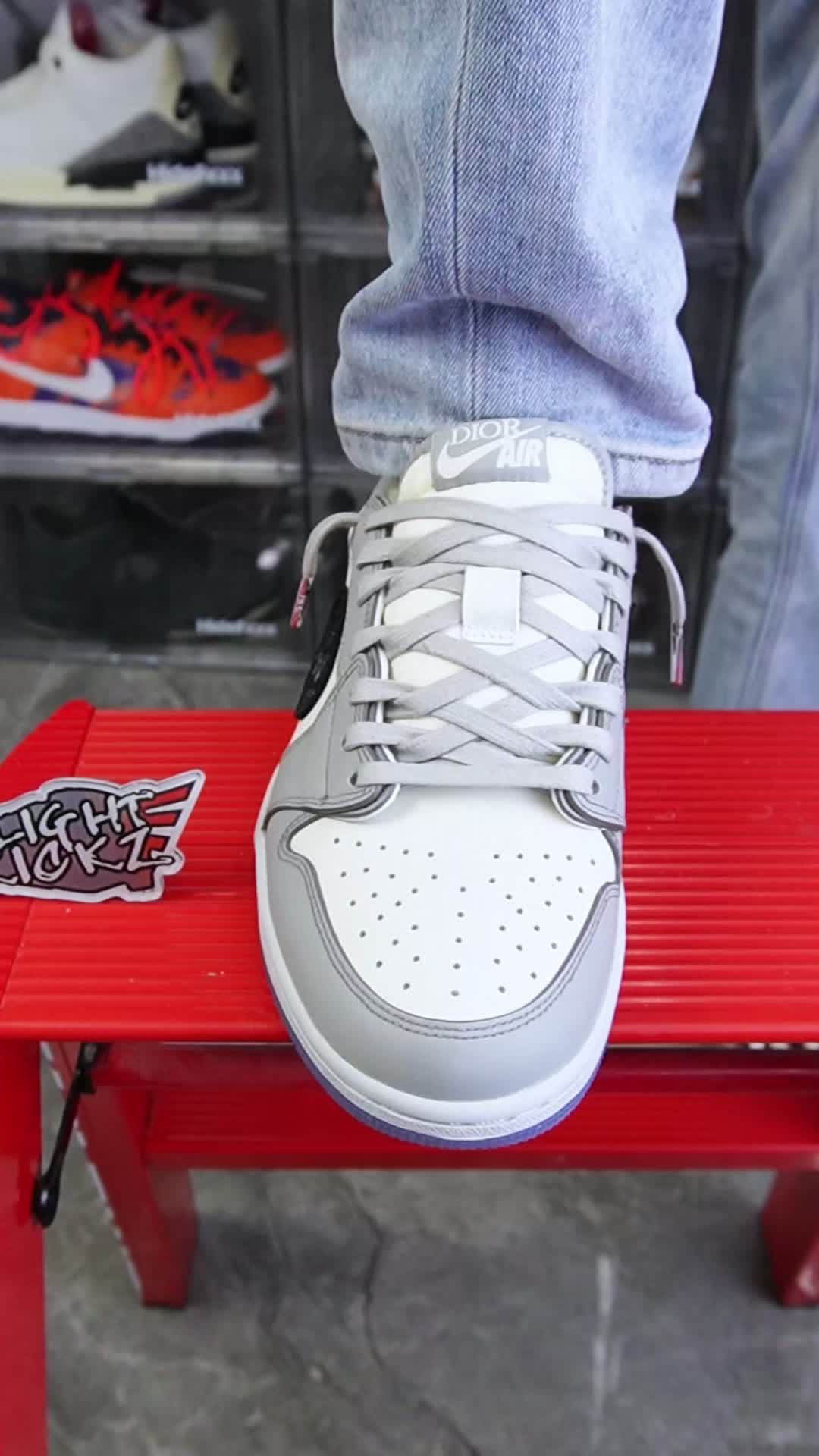 @Lacedsneaker