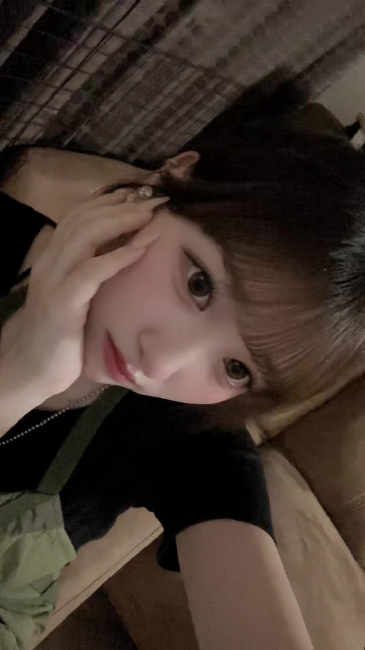 @板倉ももか