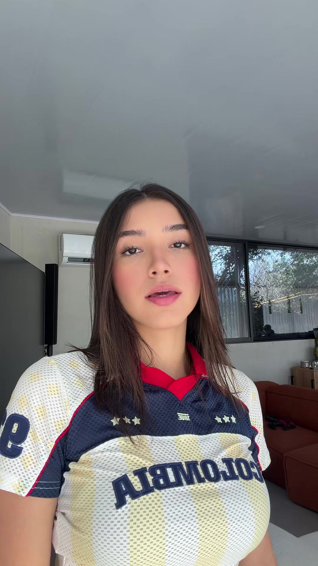 @oficialmaryaguilar