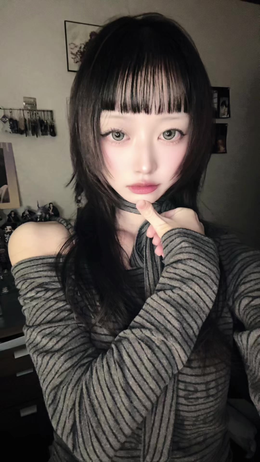 @か