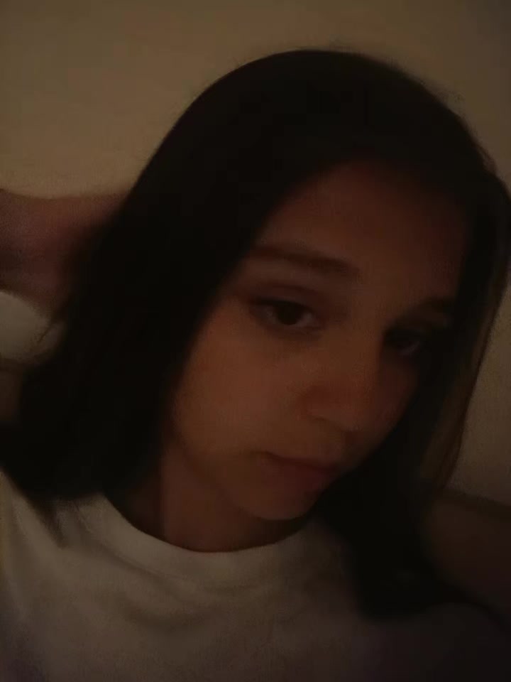 @)