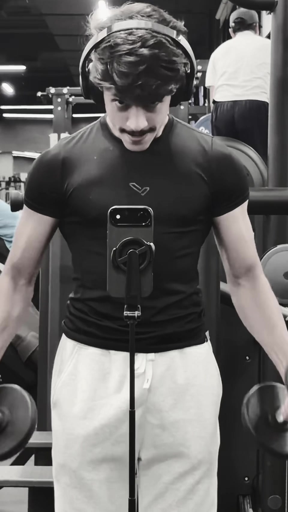 @(.شاهين القاسمي.)