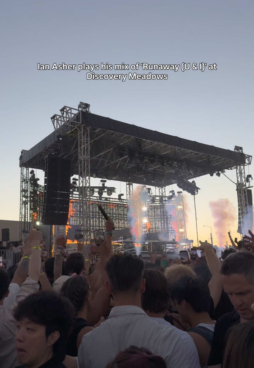 @Rave On The Bay