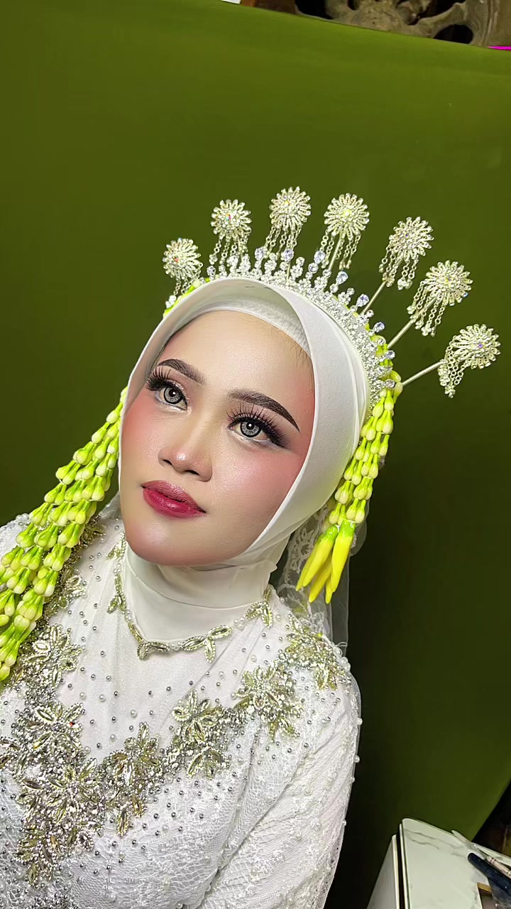 @Anya makeup