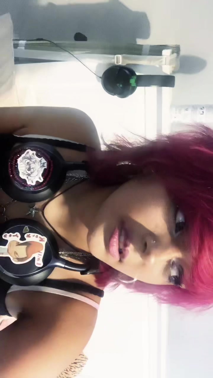 @😼