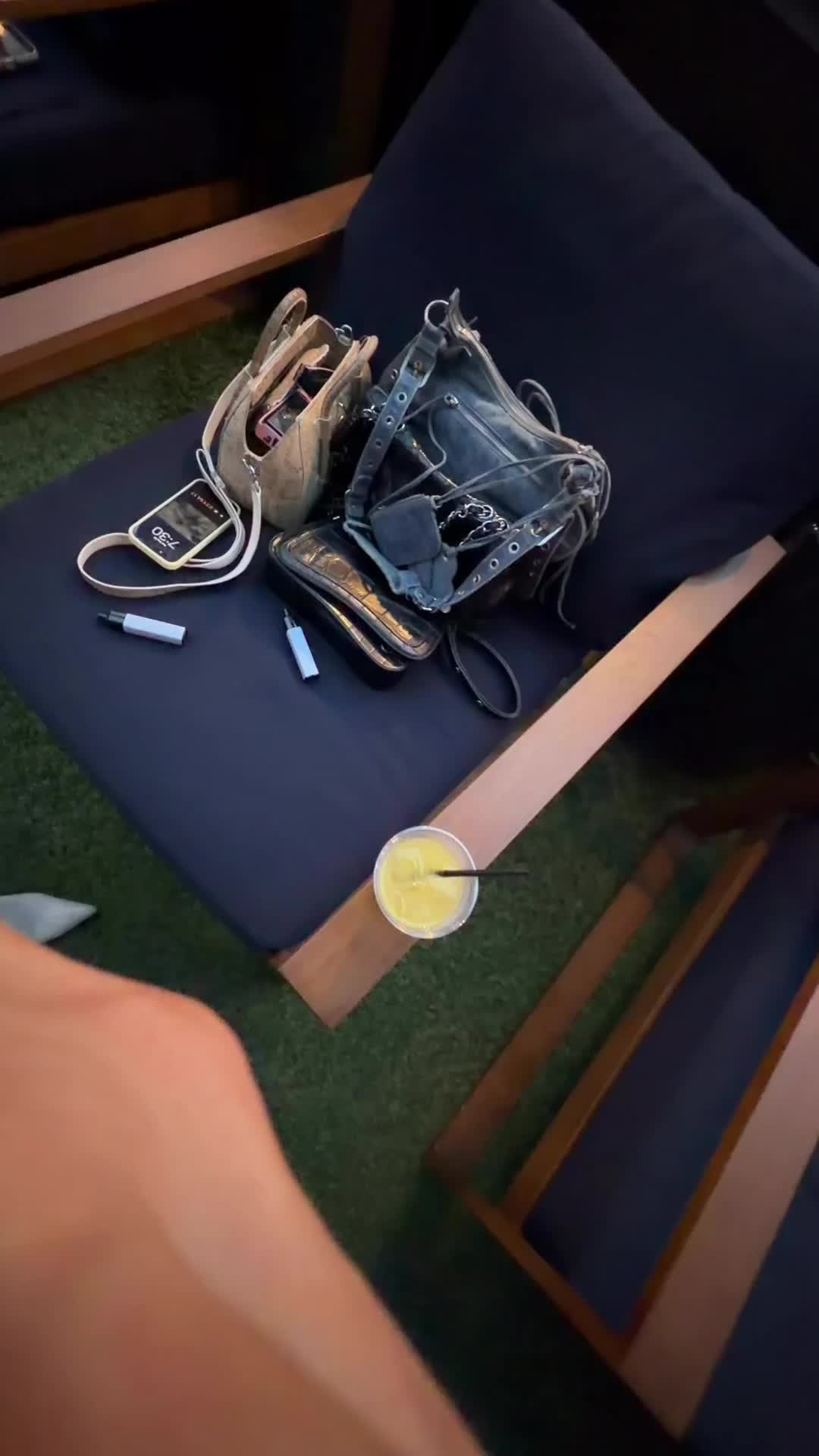 @nikkisarantos