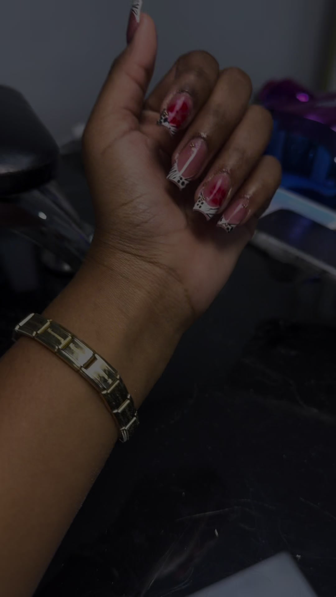 @adenailss