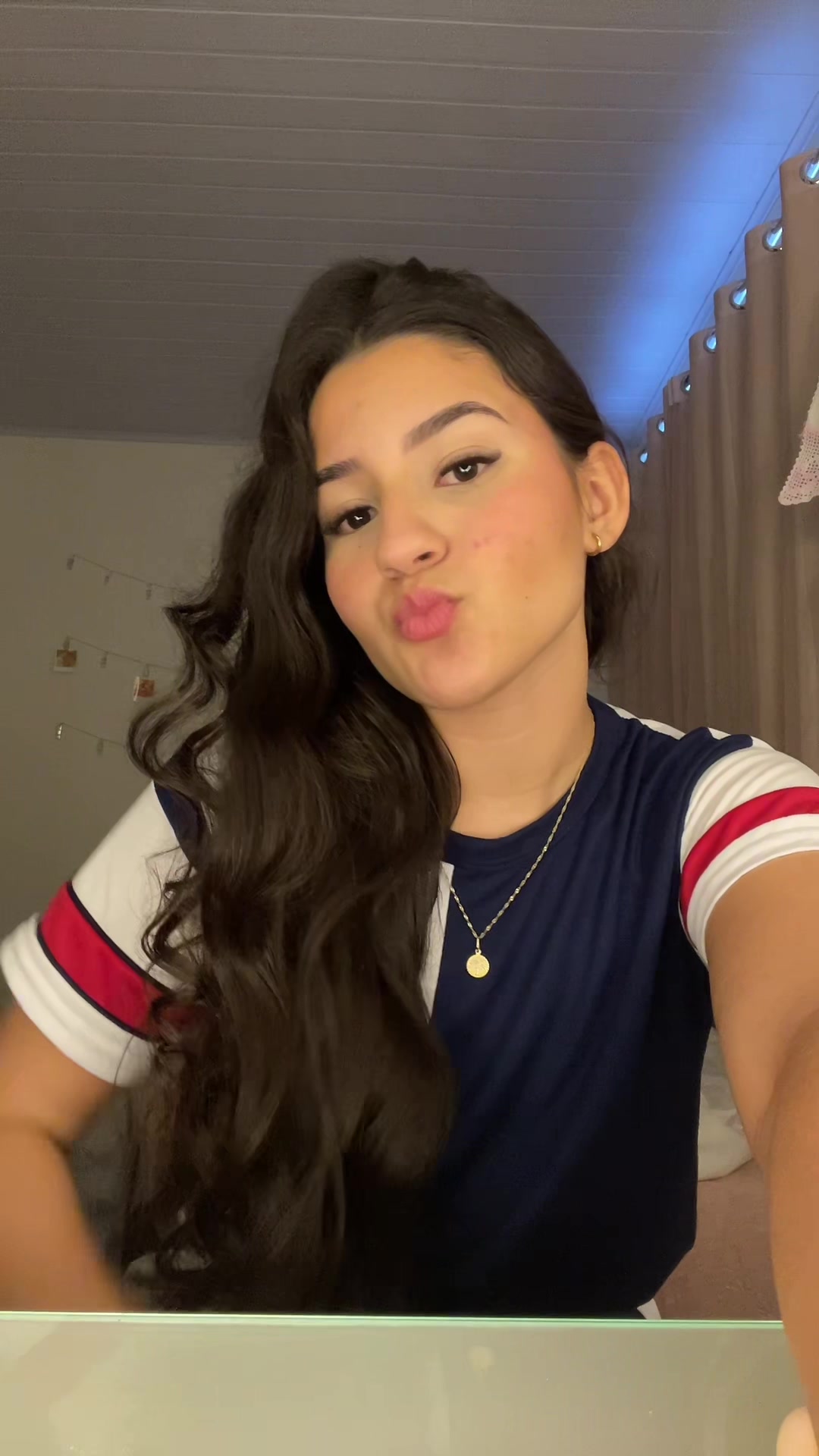 @La&iacute;zaaa