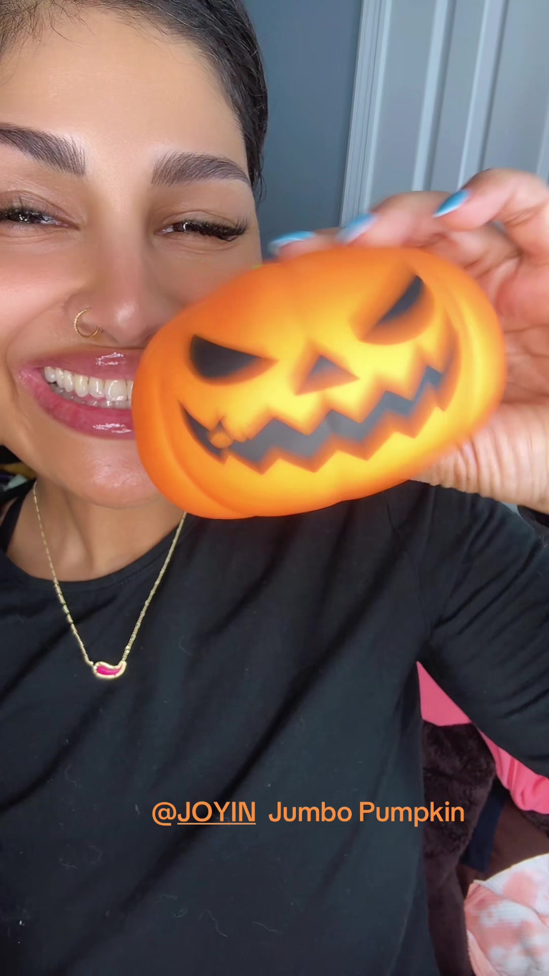 @MakeupLaveena