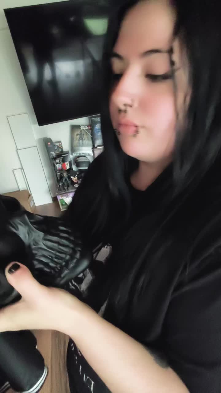 @secretcurvesofmadness
