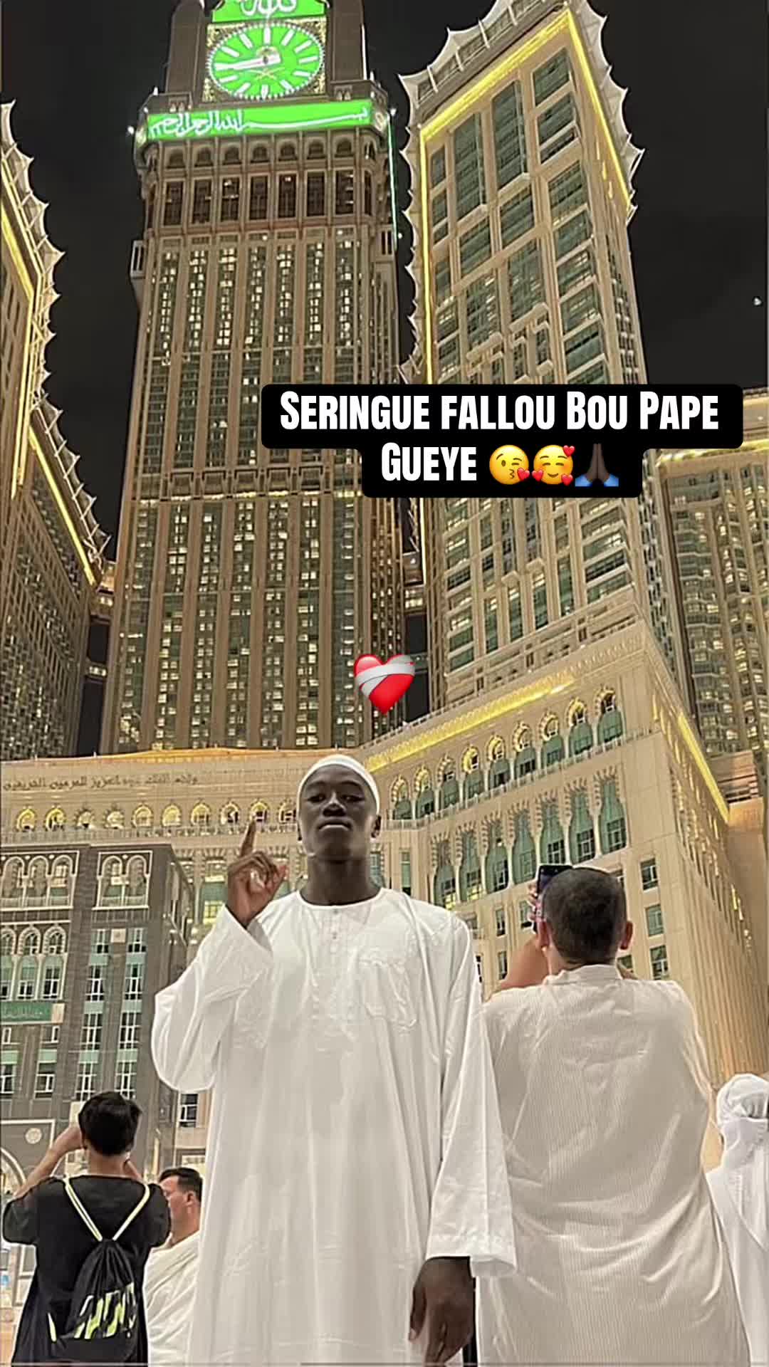 @PAPEGUEYE2442