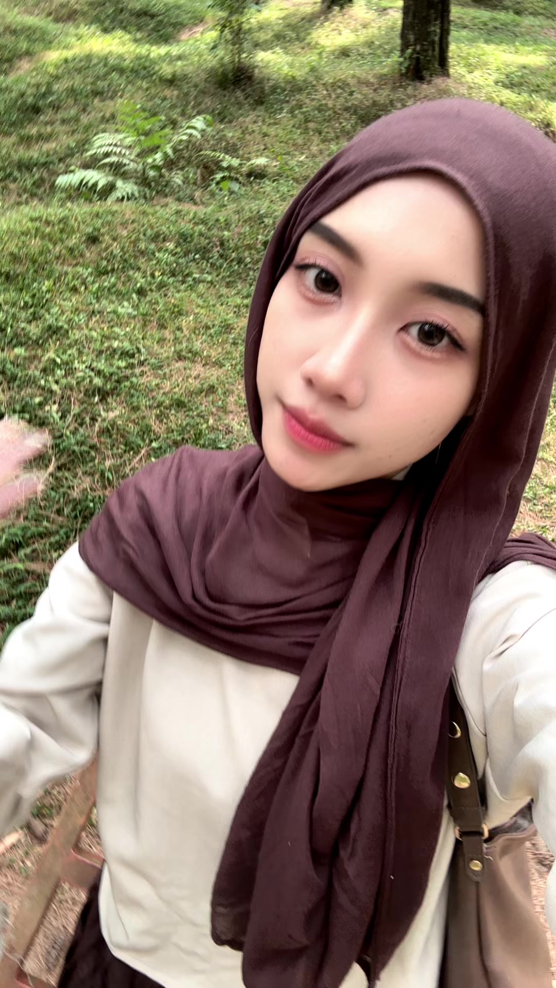 @あに