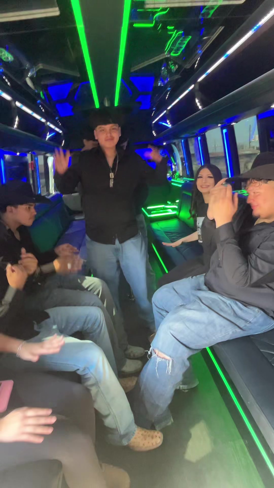@HOUSTONLUXPARTYBUS