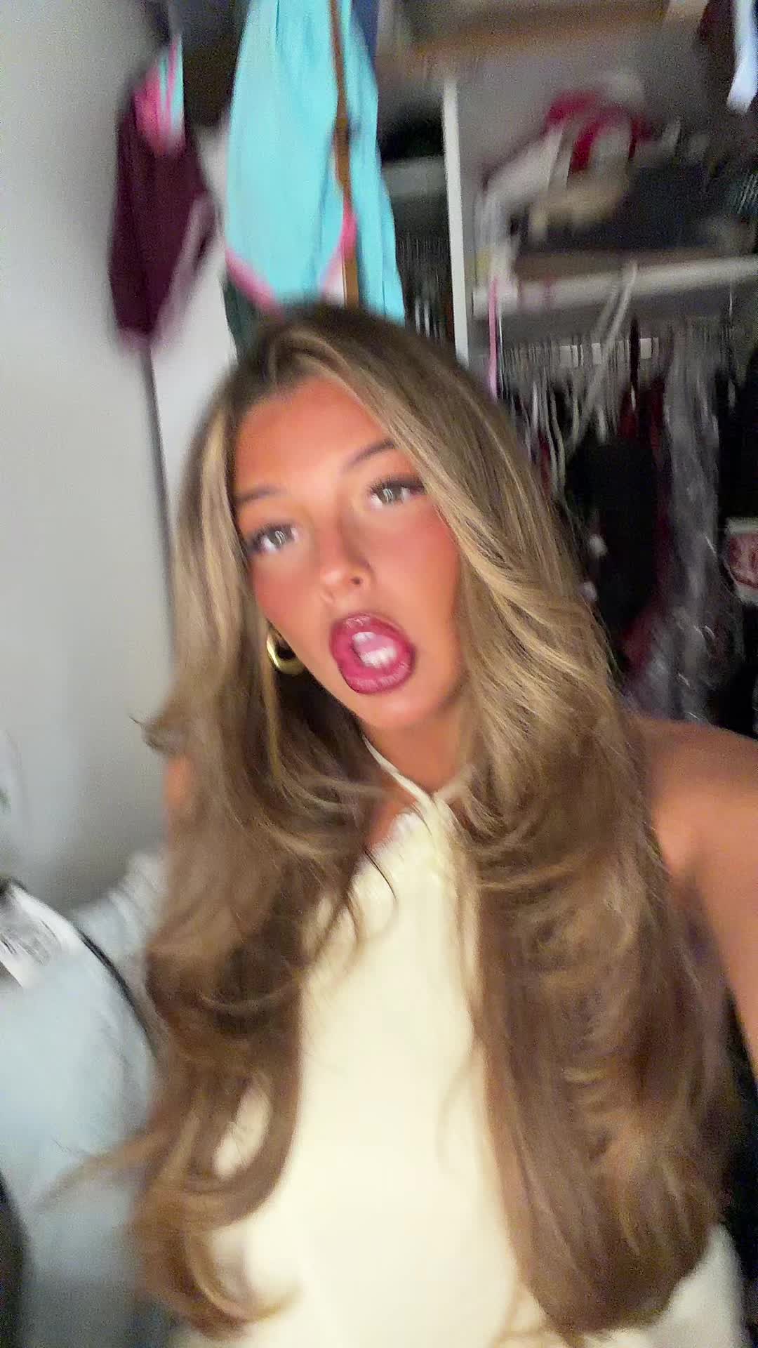 @ellie🛍️☀️💗👙