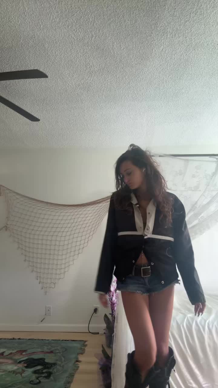 @julessearena