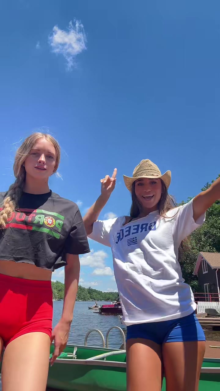 @bellahuttner