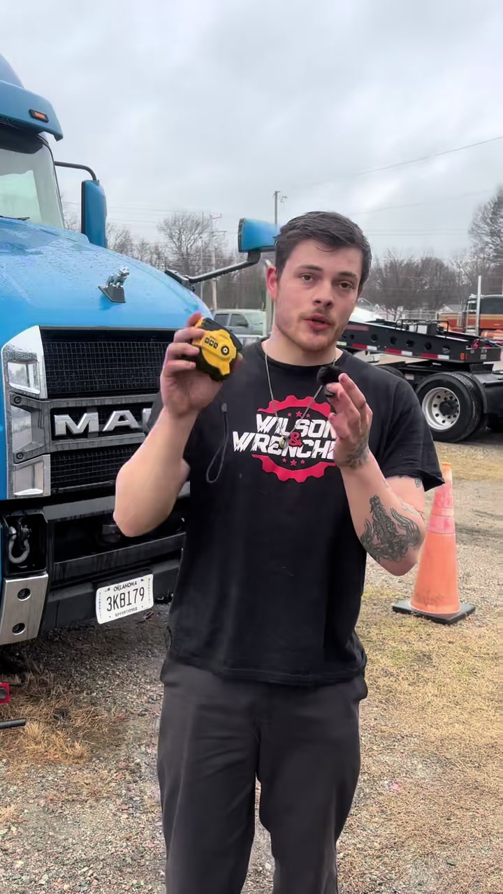@Zoe | Mobile Mechanic Wife