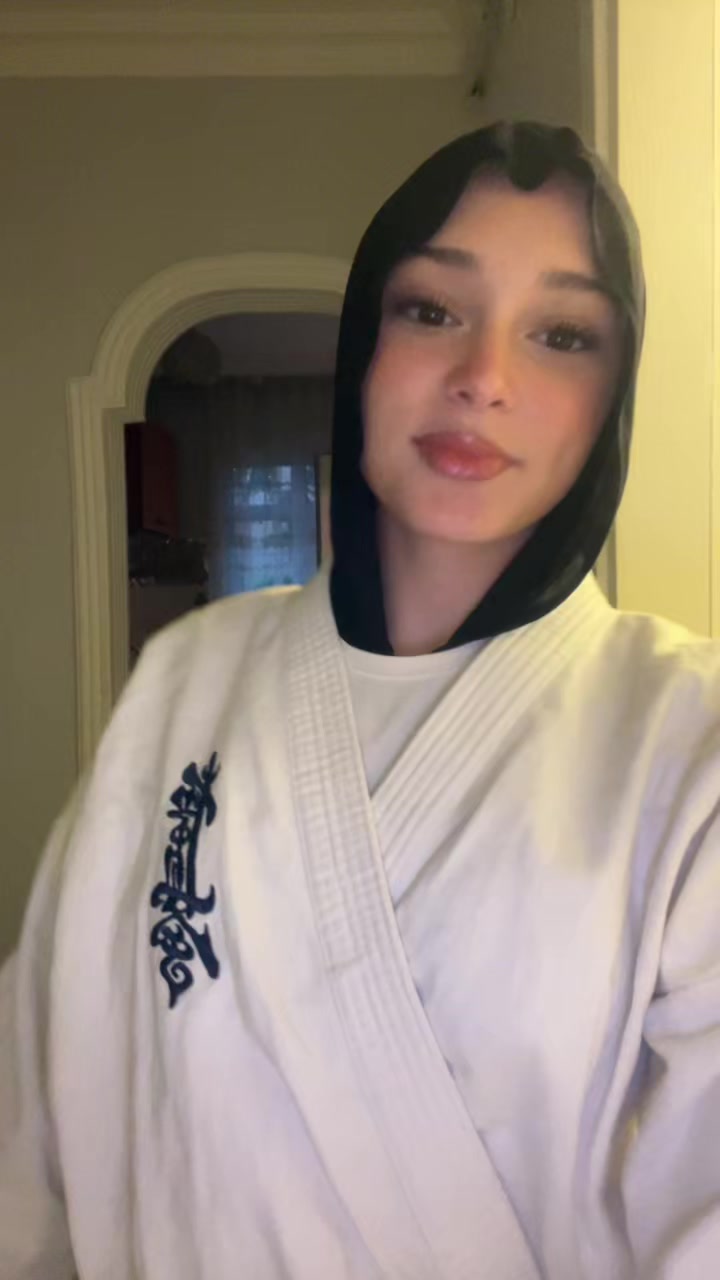 @𝓮𝓬𝓻𝓲𝓷.