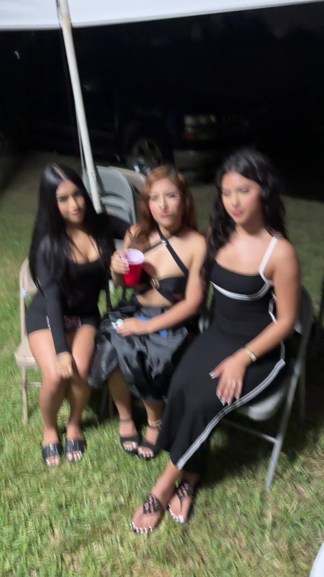 @Anahi
