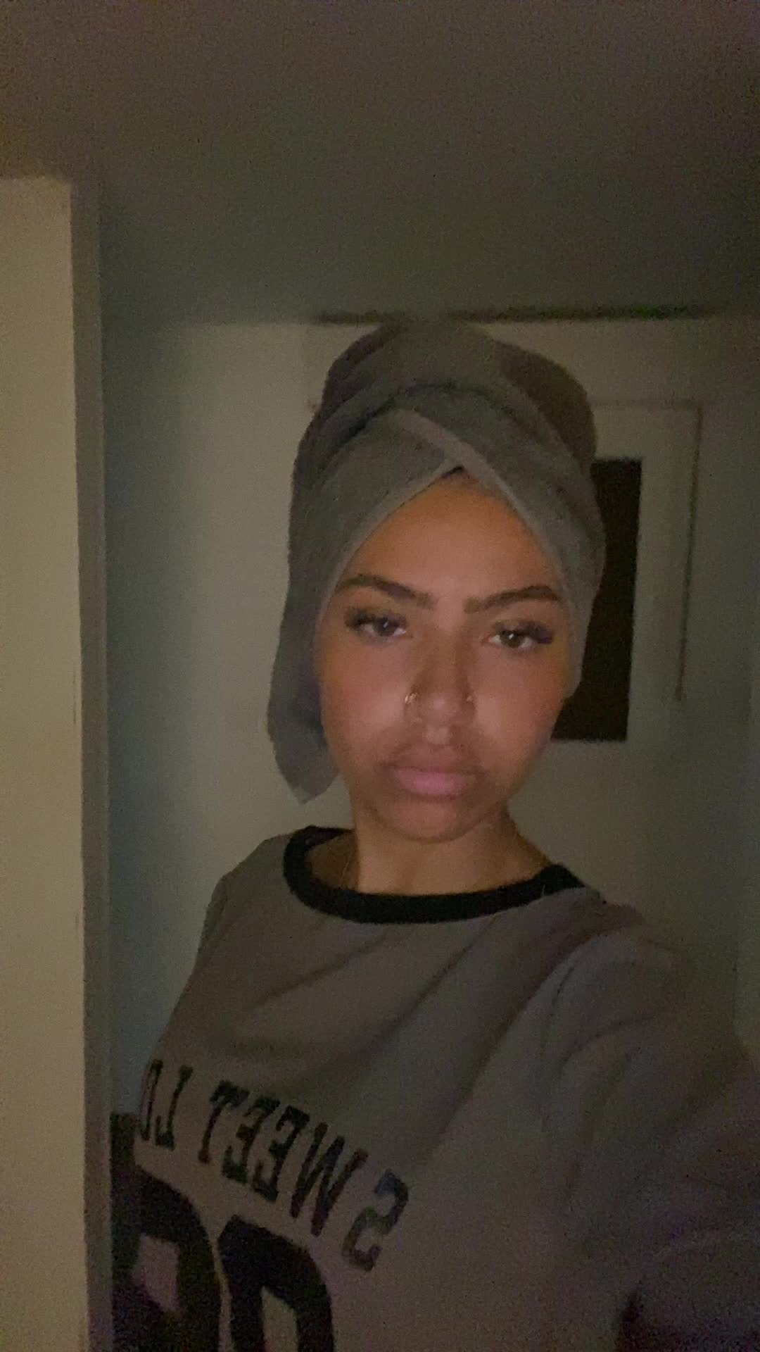 @<33