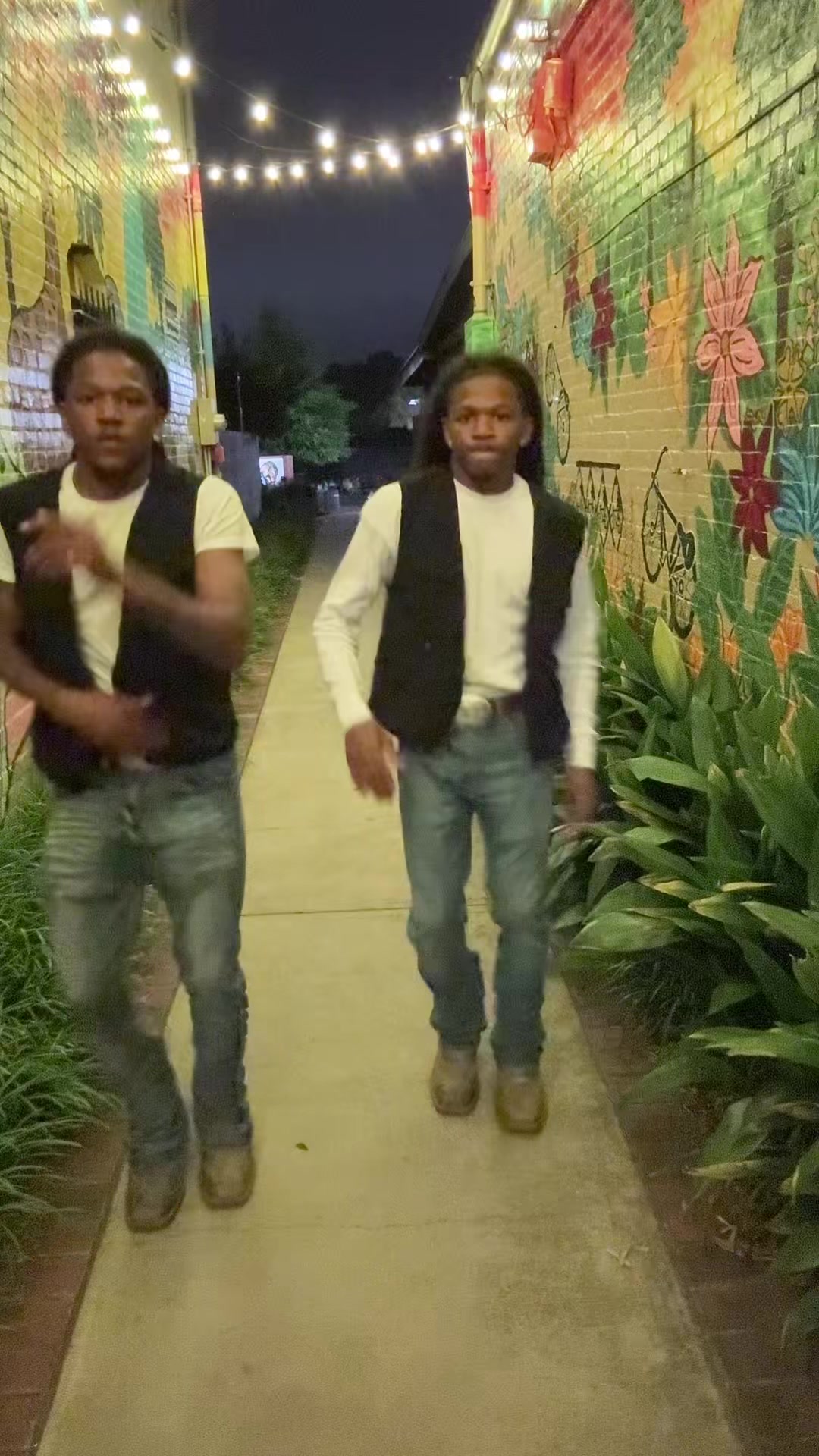 @Ghettotwins_