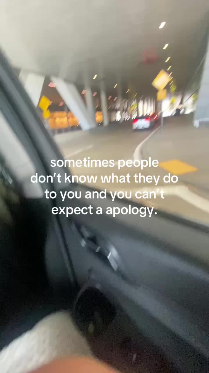 @•