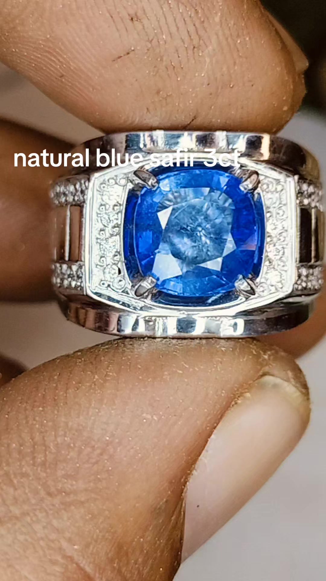 @uzzy gemstone